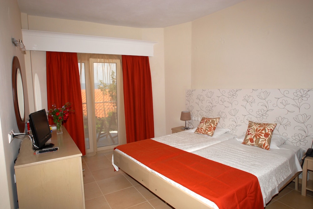 DOUBLE ROOM (RA)