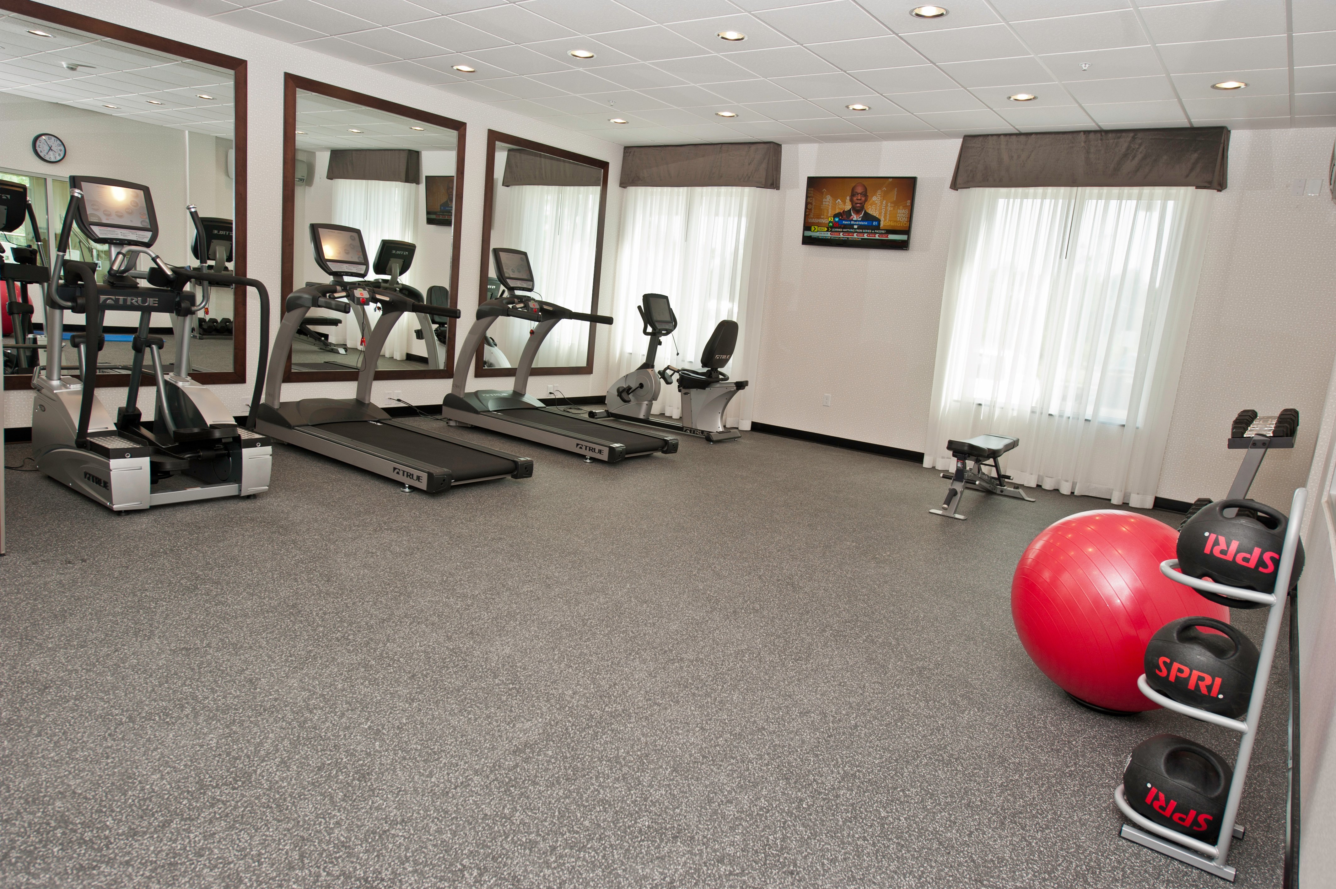 Holiday Inn Express Hotel Suites Columbus Easton 24/60