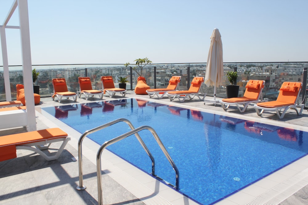 SKY ROOF HOTEL 17/38