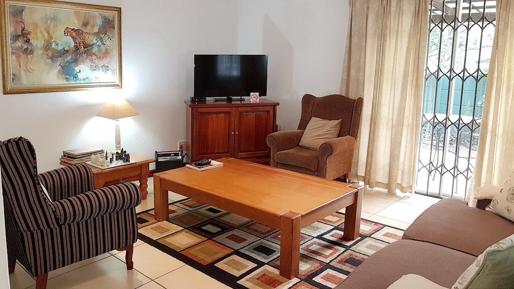 Six Valk Avenue Self Catering Guest House 27/50