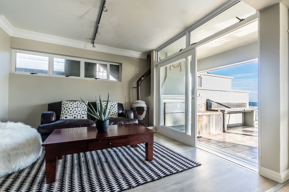 Dutton's Cove Guesthouse 26/50