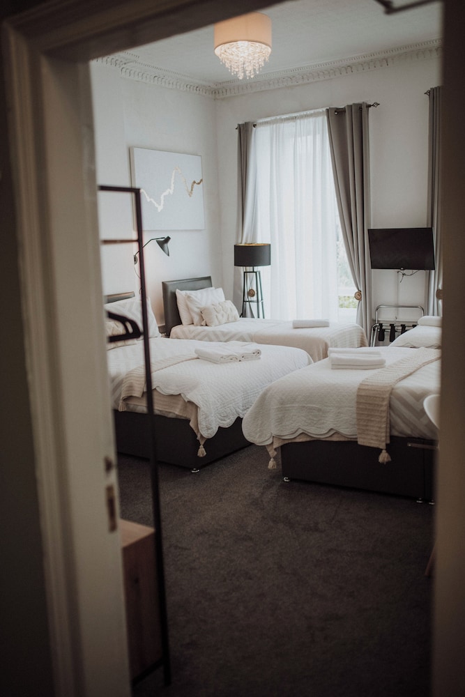 Suite, 2 Double and Twin Beds، 16 PILRIG GUEST HOUSE 5/7