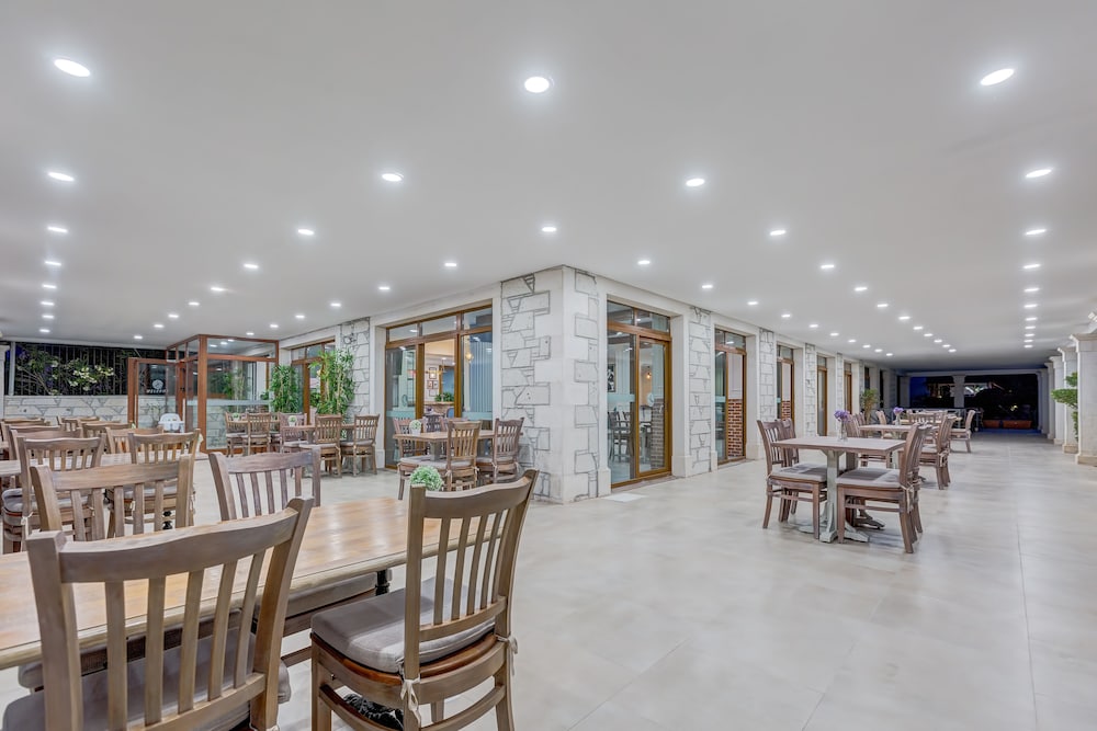 Hanedan Hotel 26/40