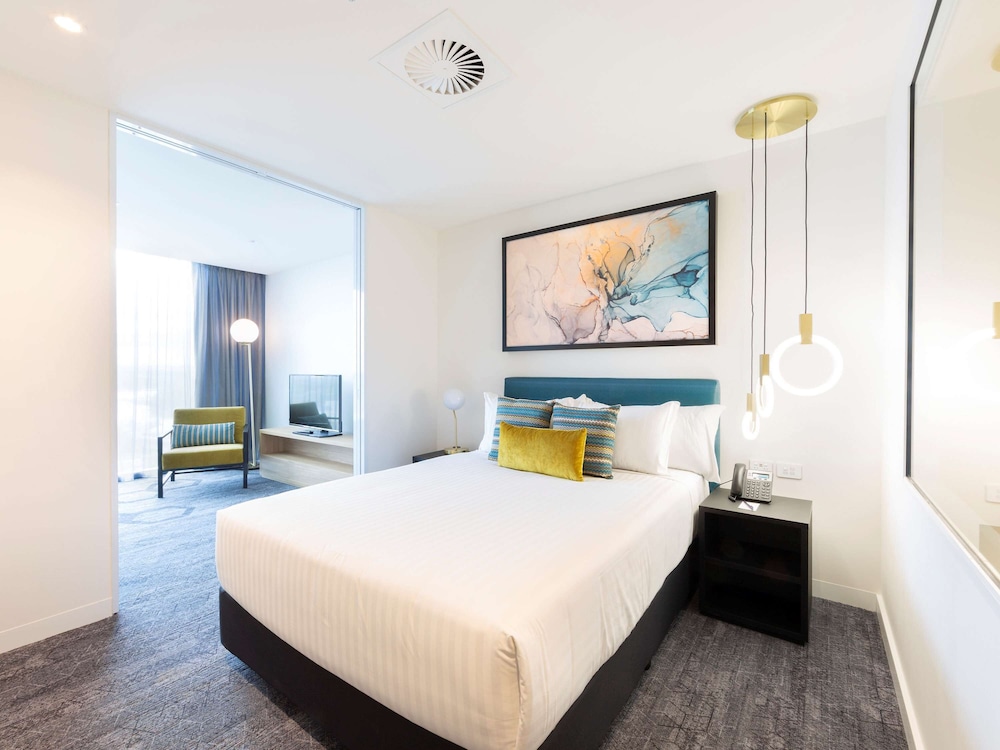 Mercure Canberra Belconnen 12/69