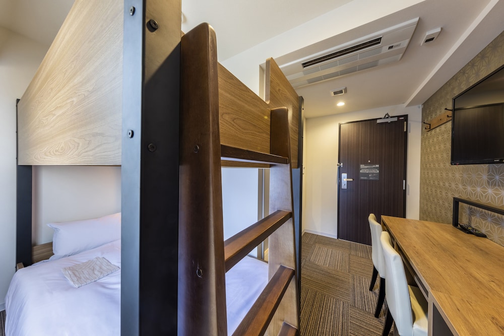 ROOM, TWIN BEDS, BUNK BED