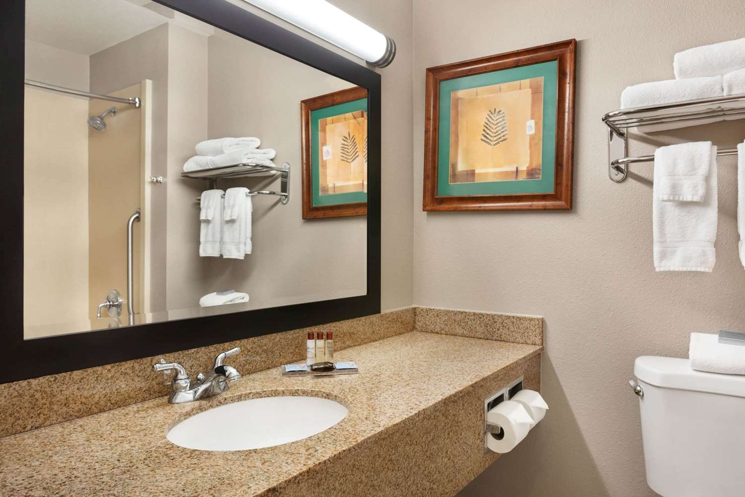 Wingate By Wyndham Bentonville Airport 40/42