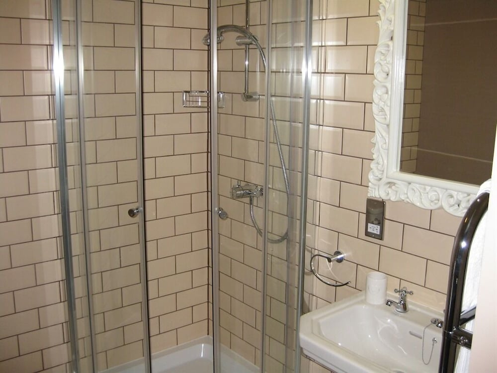 Pen Mill Hotel 48/50