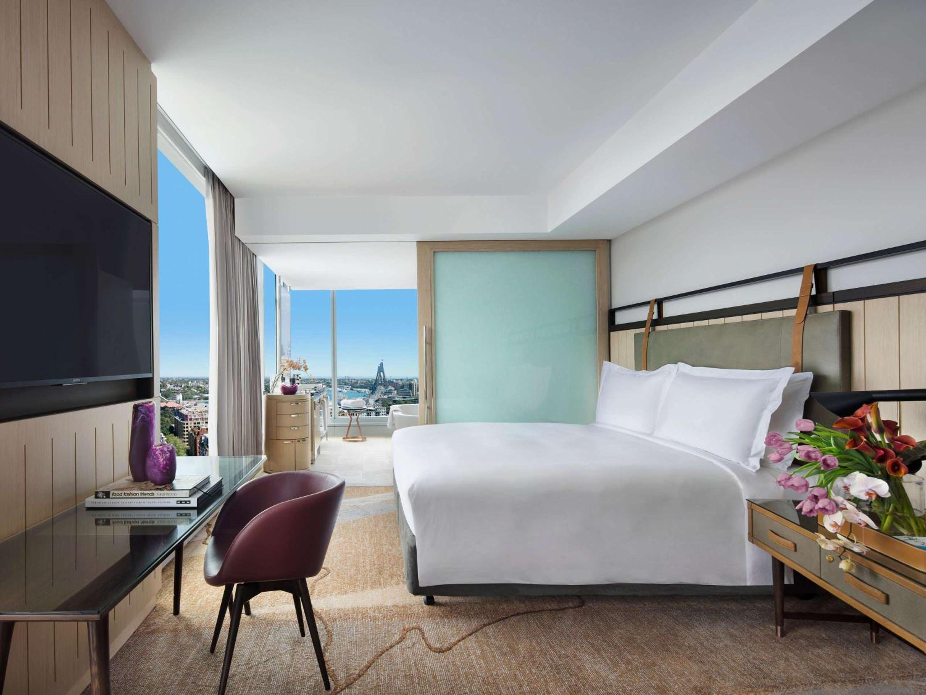 LUXURY, KING BED, DARLING HARBOUR VIEW, CORNER