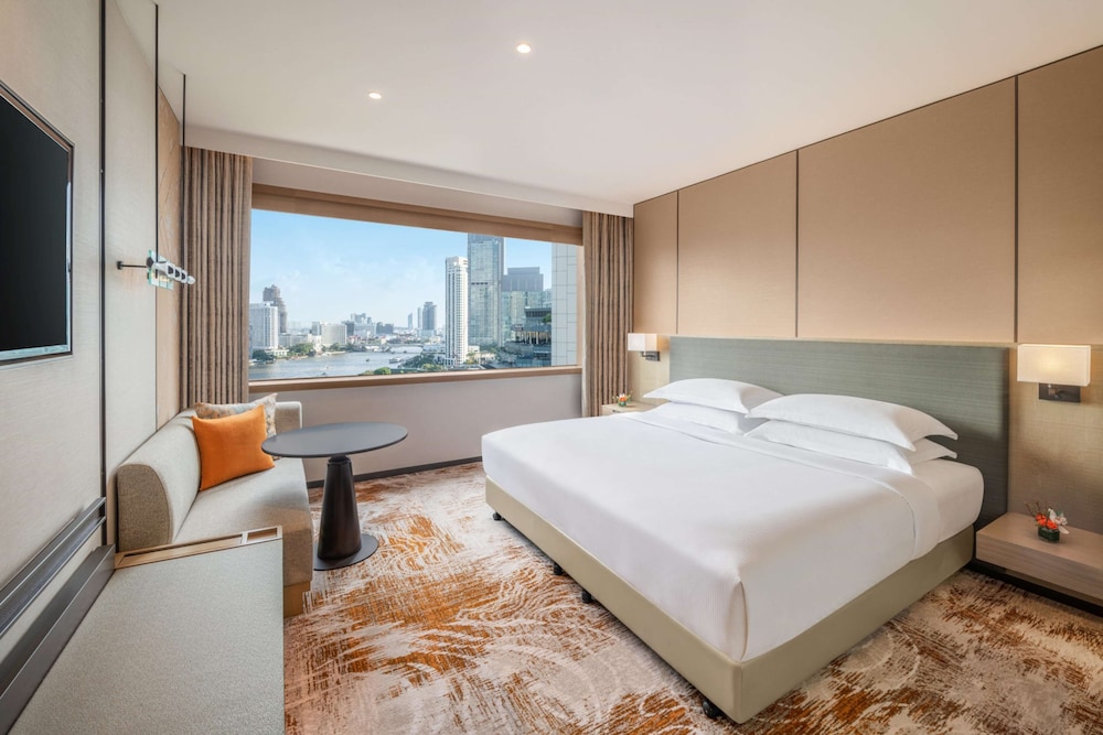 DELUXE, KING BED, RIVER VIEW