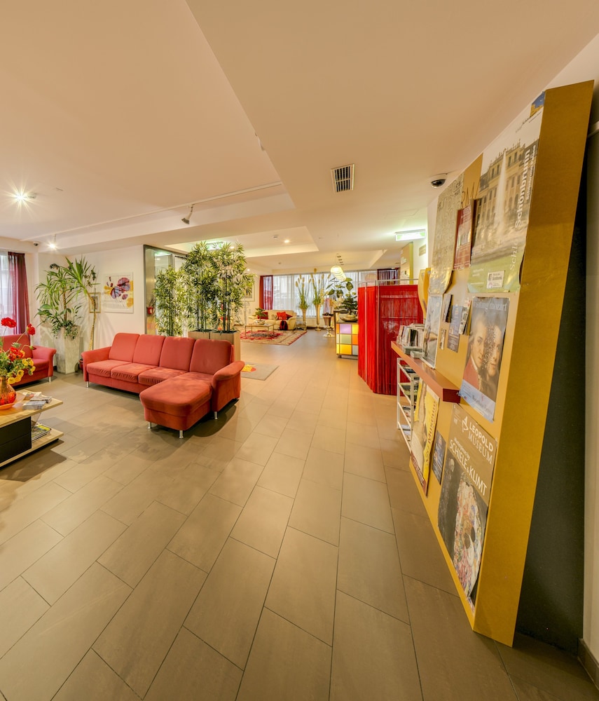 A T Holiday Hostel Wien 40/77