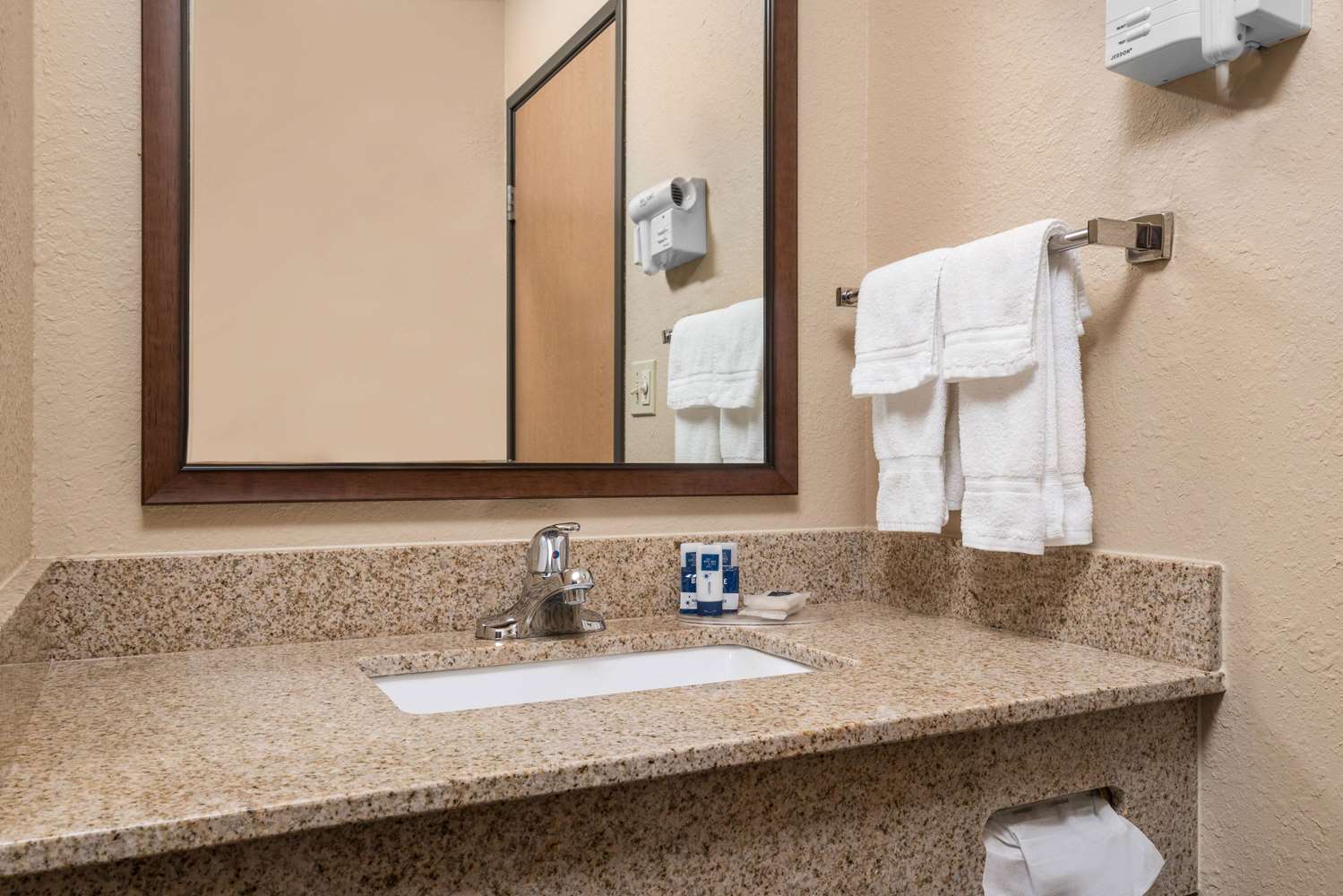 AmericInn by Wyndham Detroit Lakes 39/40