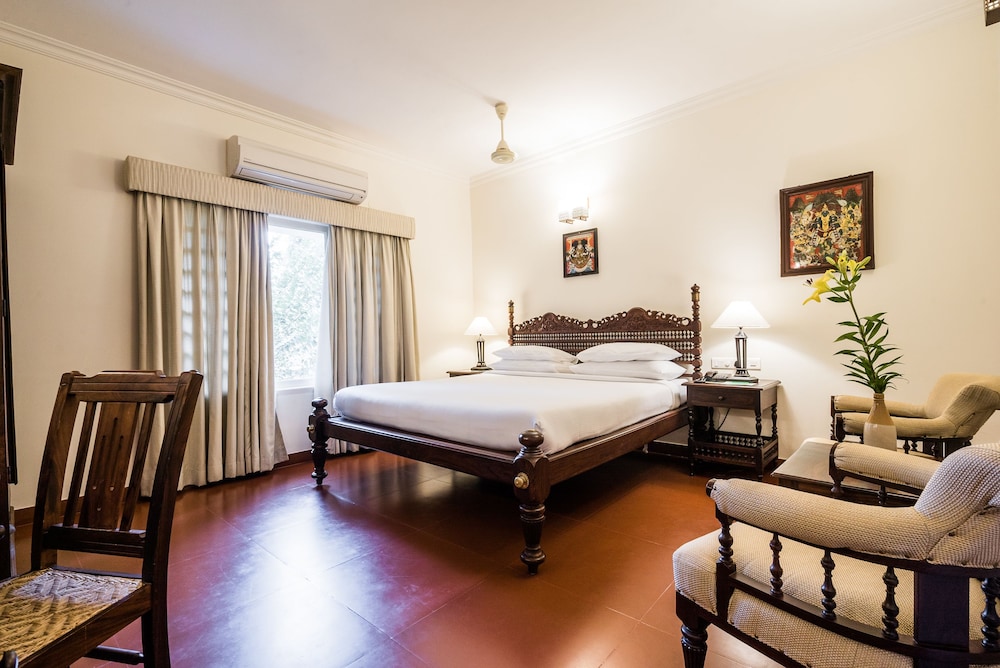 DELUXE, KING BED