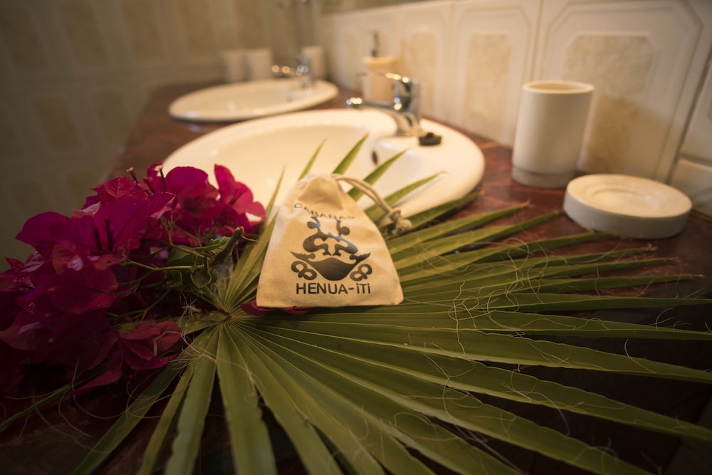 Hotel Y Cabanas Henua Iti 18/50