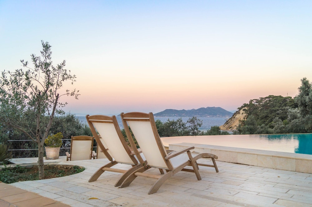 Armonia Bay Hotel 38/48