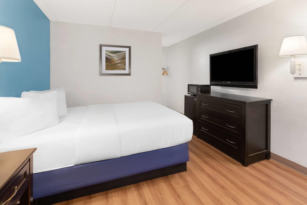 Travelodge by Wyndham Madison Heights MI 21/41