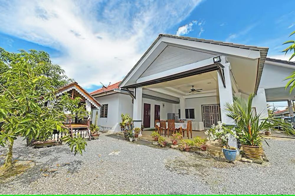 OYO Home 90388 Homestay Masha 1/26