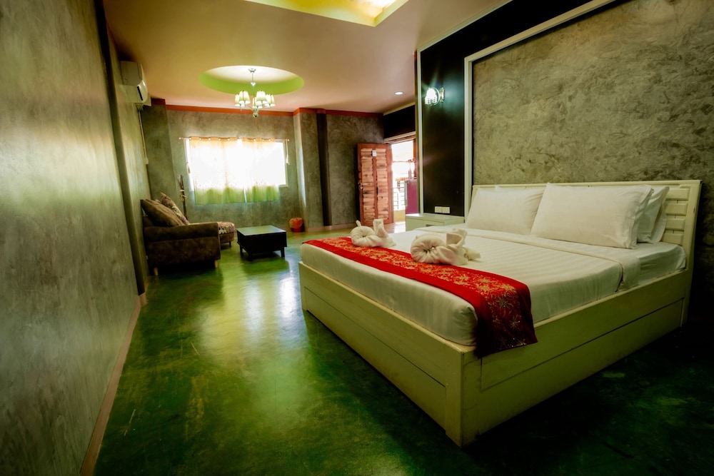 Riverpool Resort 7/50
