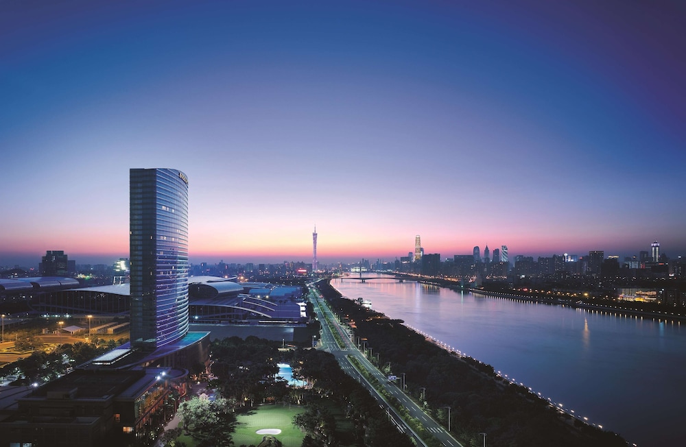 Shangri La Guangzhou 64/66