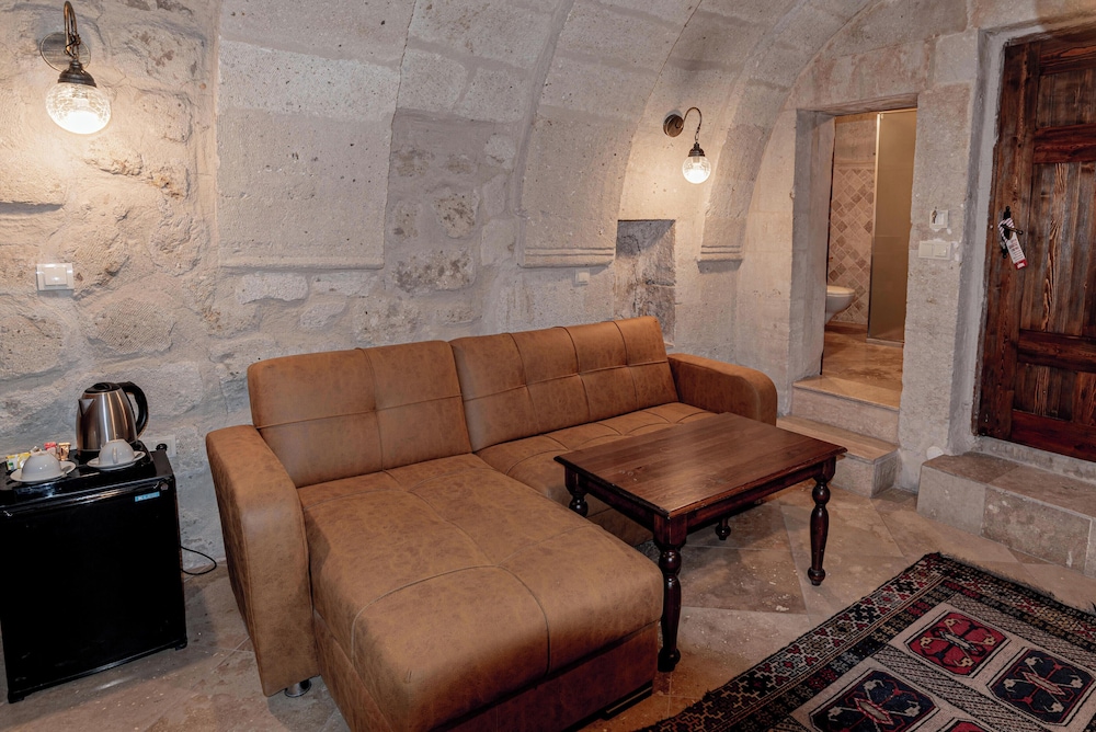 Elegance Cave Suites 34/47