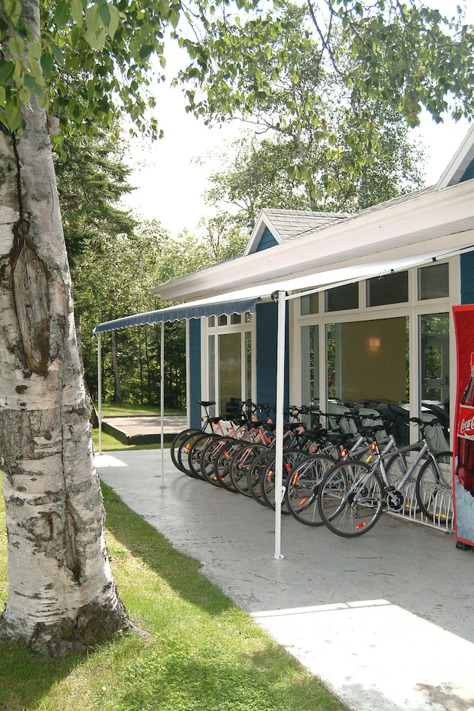 Auberge De La Pointe 3/65