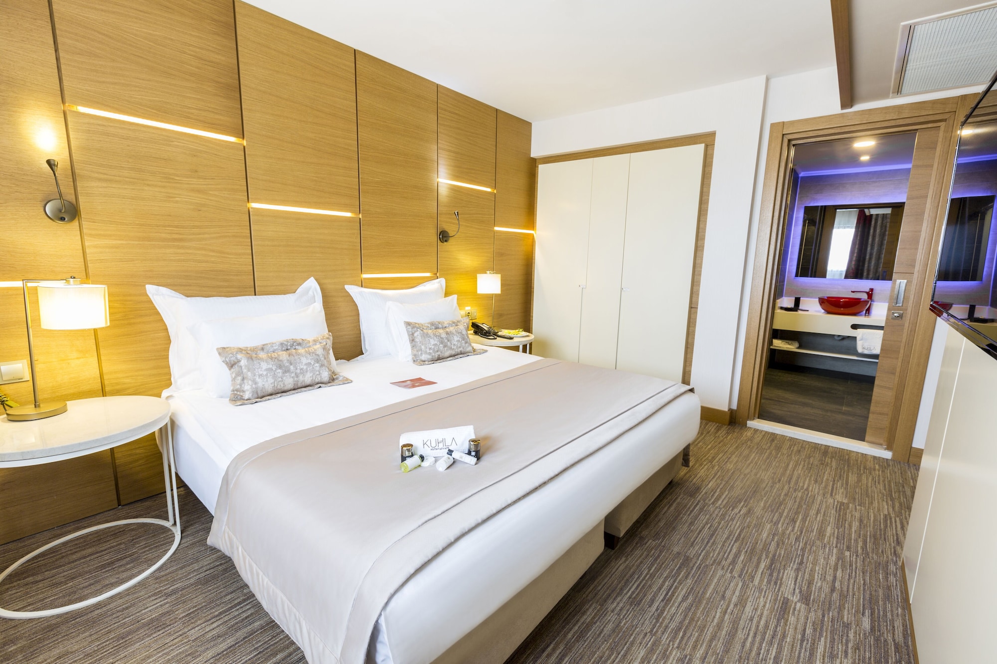 Deluxe Suite City View