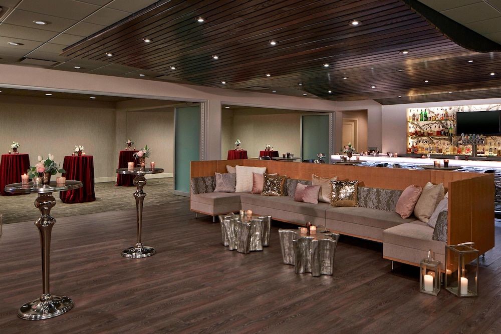 Rochester Airport Marriott 46/55