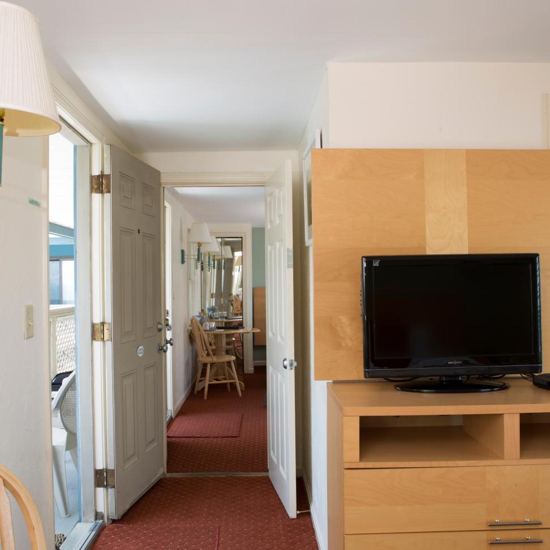 The Corsair & Cross Rip Oceanfront Hotel 36/50