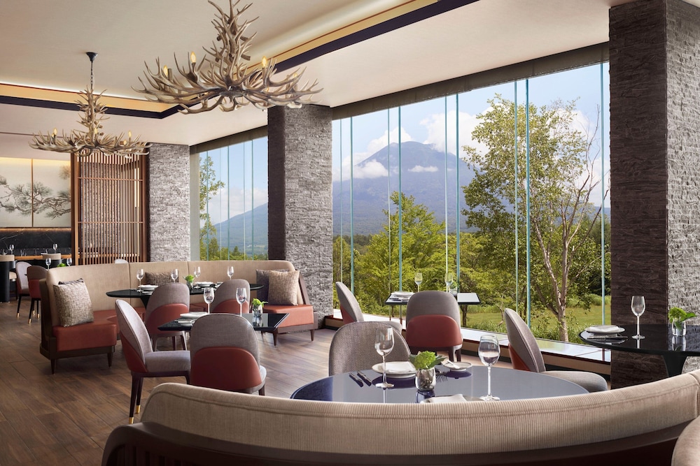 Higashiyama Niseko Village, a Ritz-Carlton Reserve 28/42