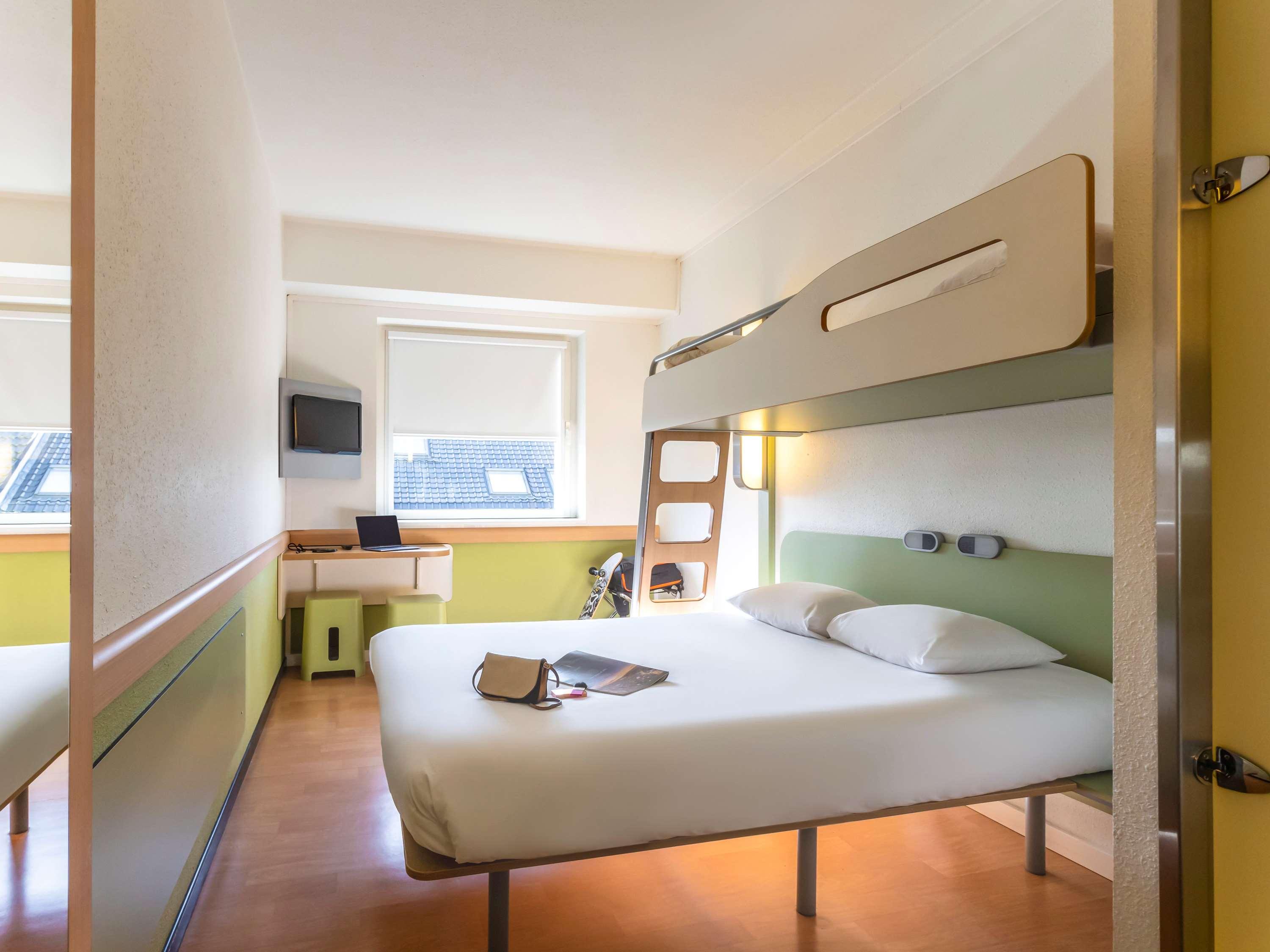 FAMILY, BUNK BED