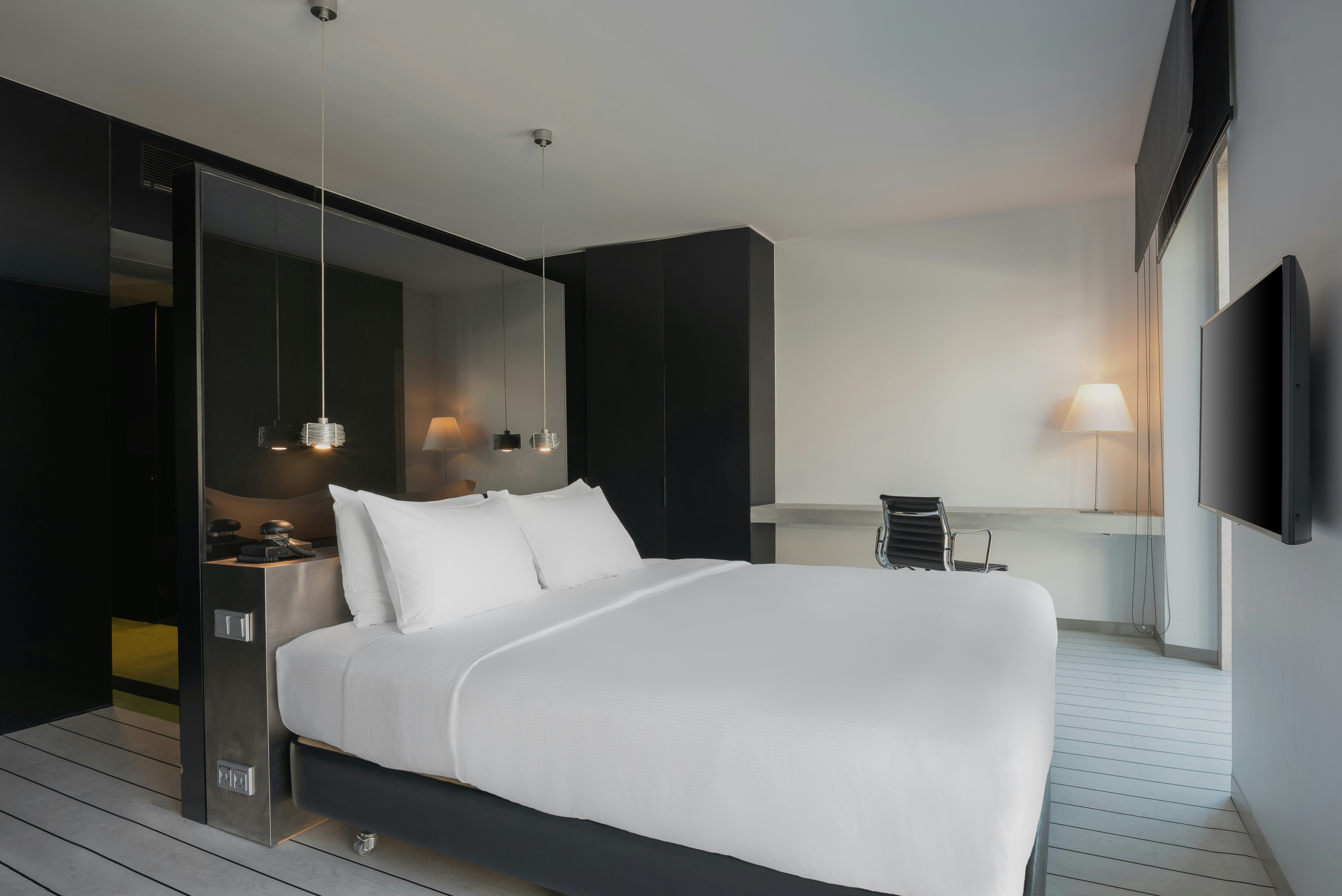ROOM, KING BED, ACCESSIBLE