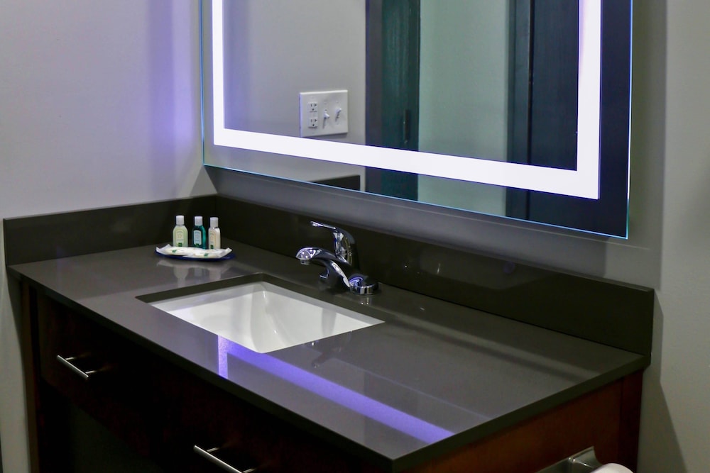 Quality Inn and Suites Watertown Fort Drum 48/50