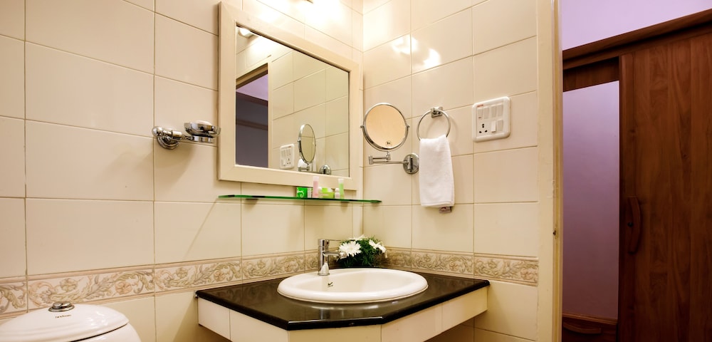 GRAND REGENT HOTEL 21/23