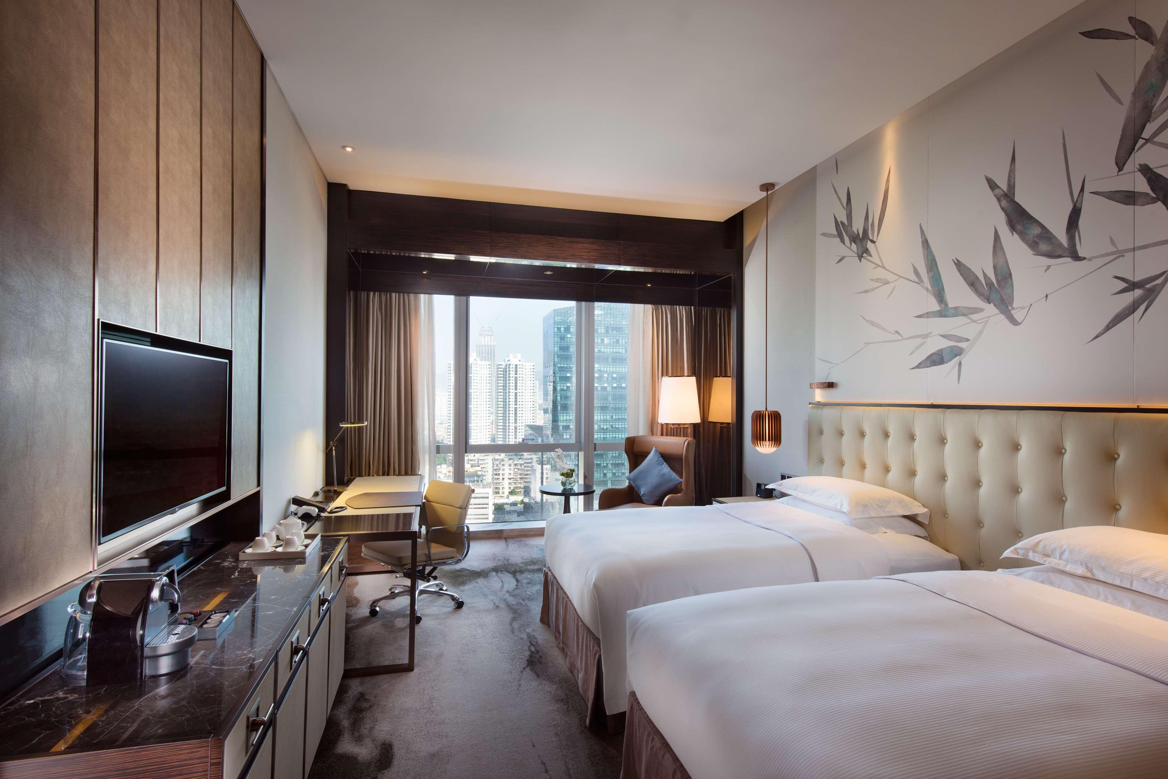 EXECUTIVE, TWIN BEDS, LOUNGE ACCESS