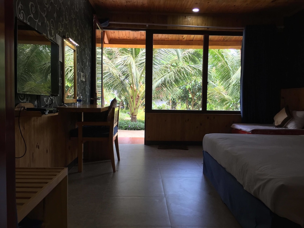 Tan Son Nhat Con Dao Resort 42/69
