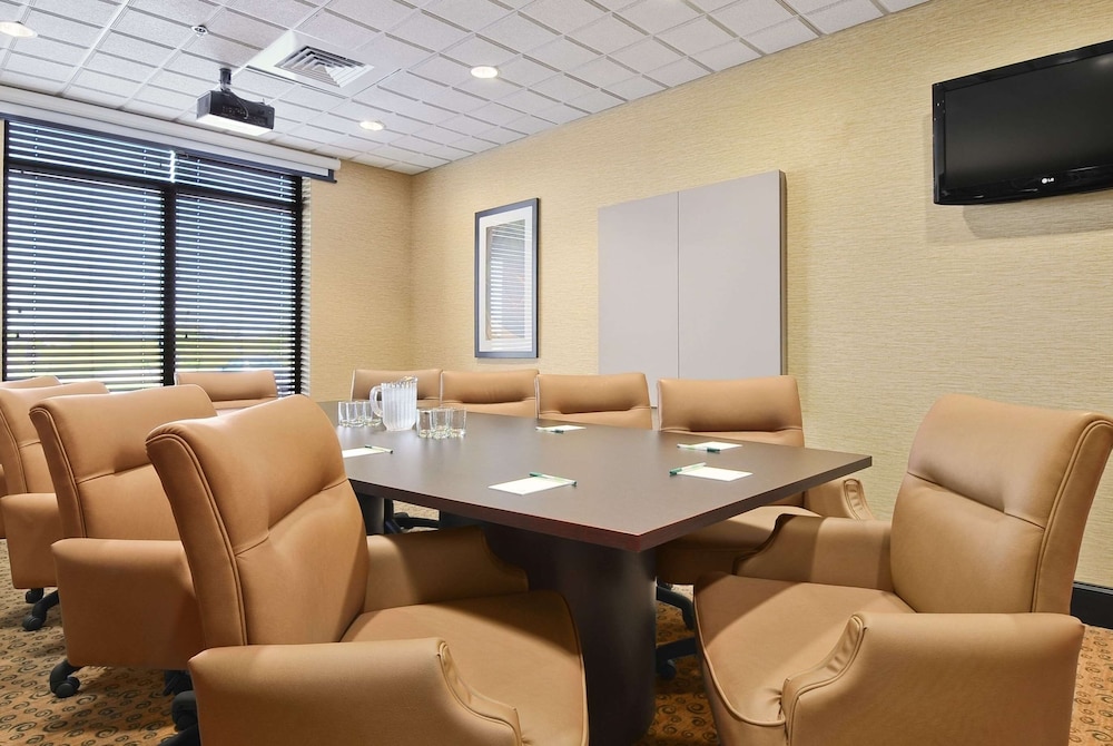Comfort Inn & Suites Frisco East - McKinney 51/65