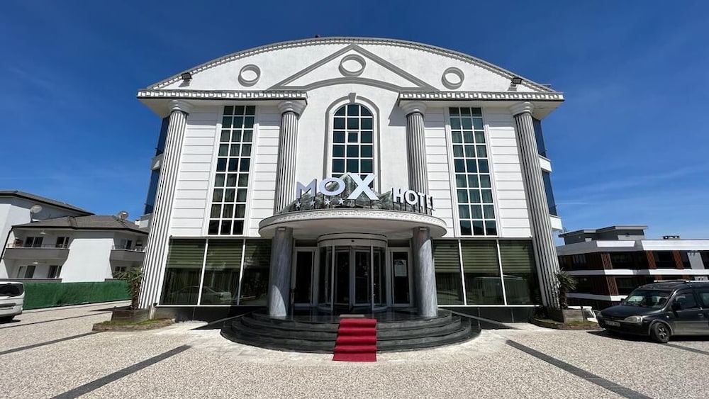MOX Hotel 3/50