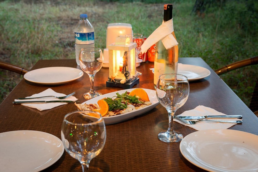 Secret Garden Bungalows & Tent Hotel 11/26