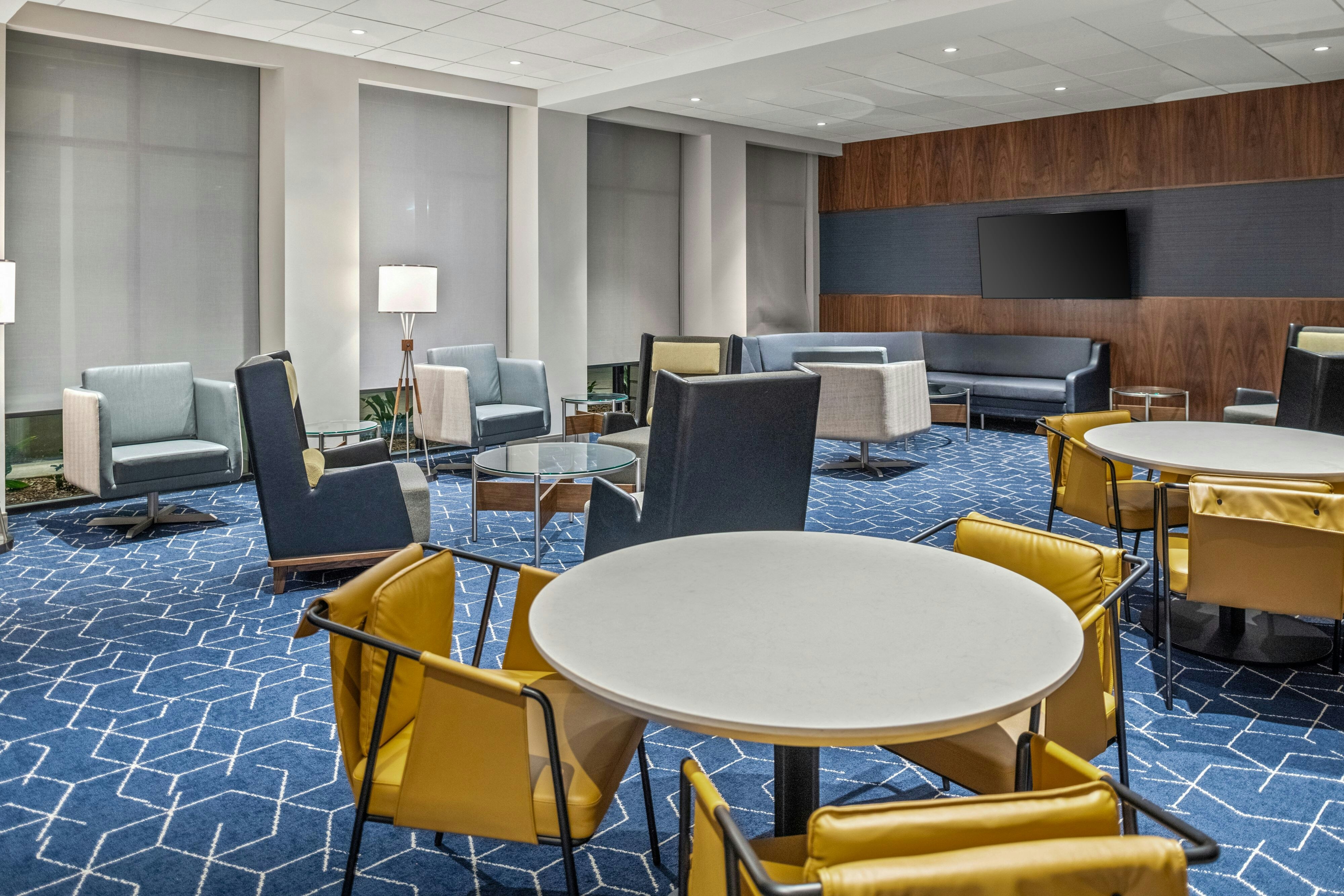 Courtyard By Marriott Woodland 16/19