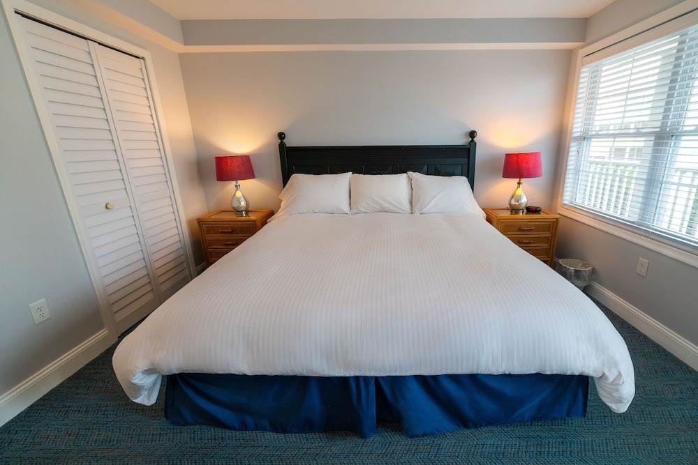 Sandpiper Beach Club 8/50