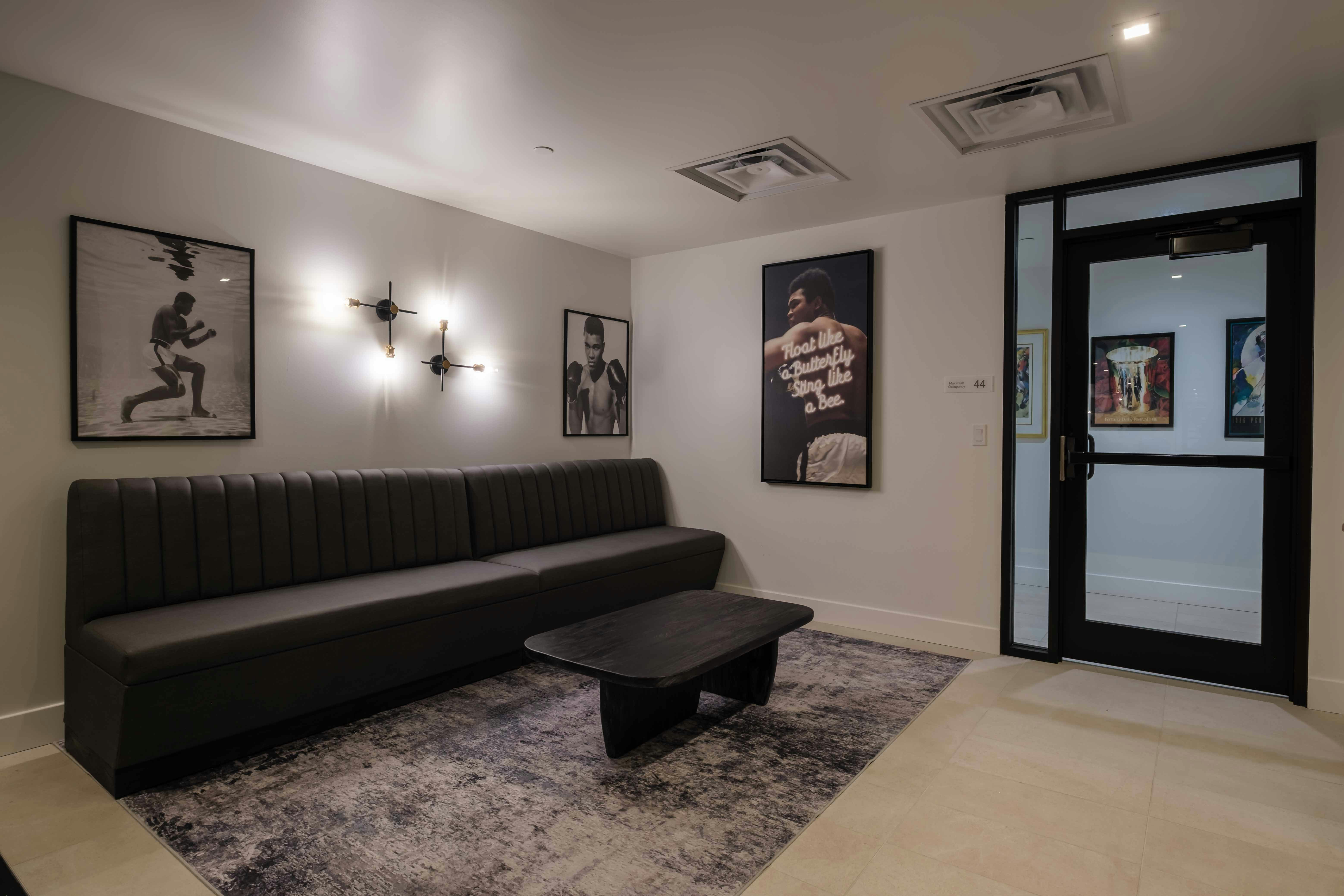 Hotel Bourre Bonne Louisville, Curio Collection by Hilton 37/56