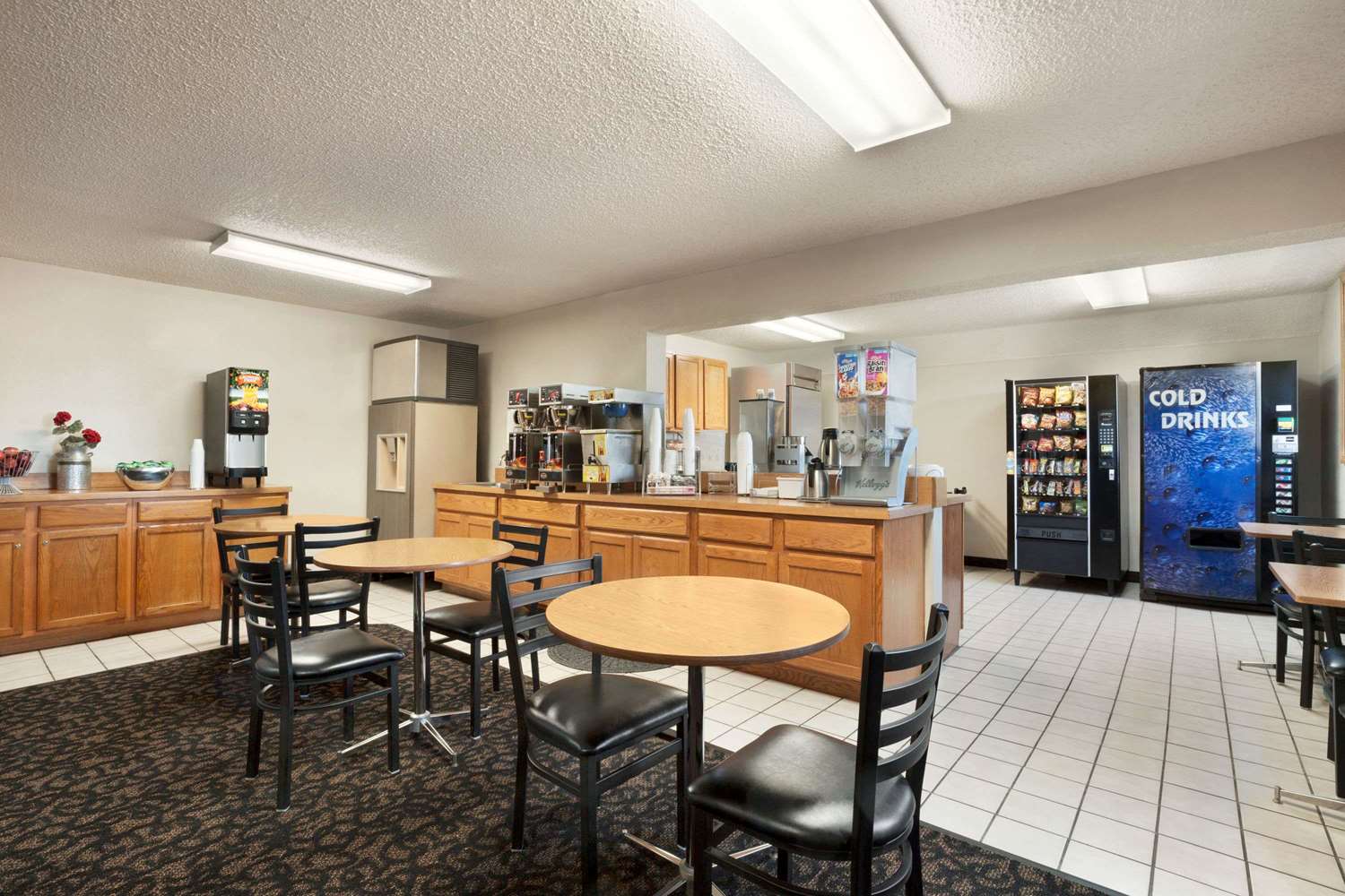 Super 8 by Wyndham Lincoln North 16/32