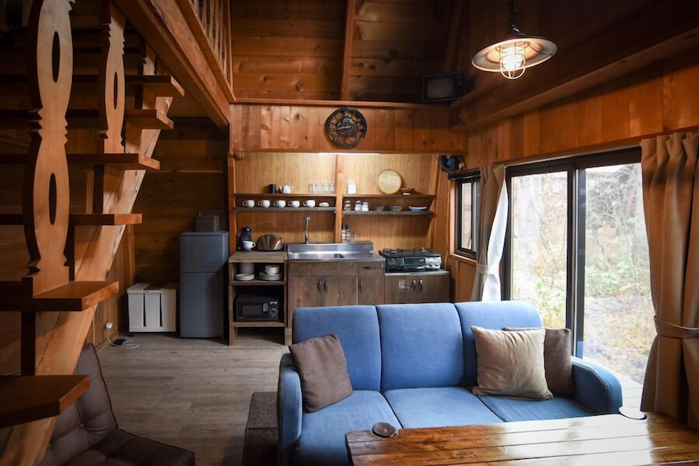 The Hut 12/16