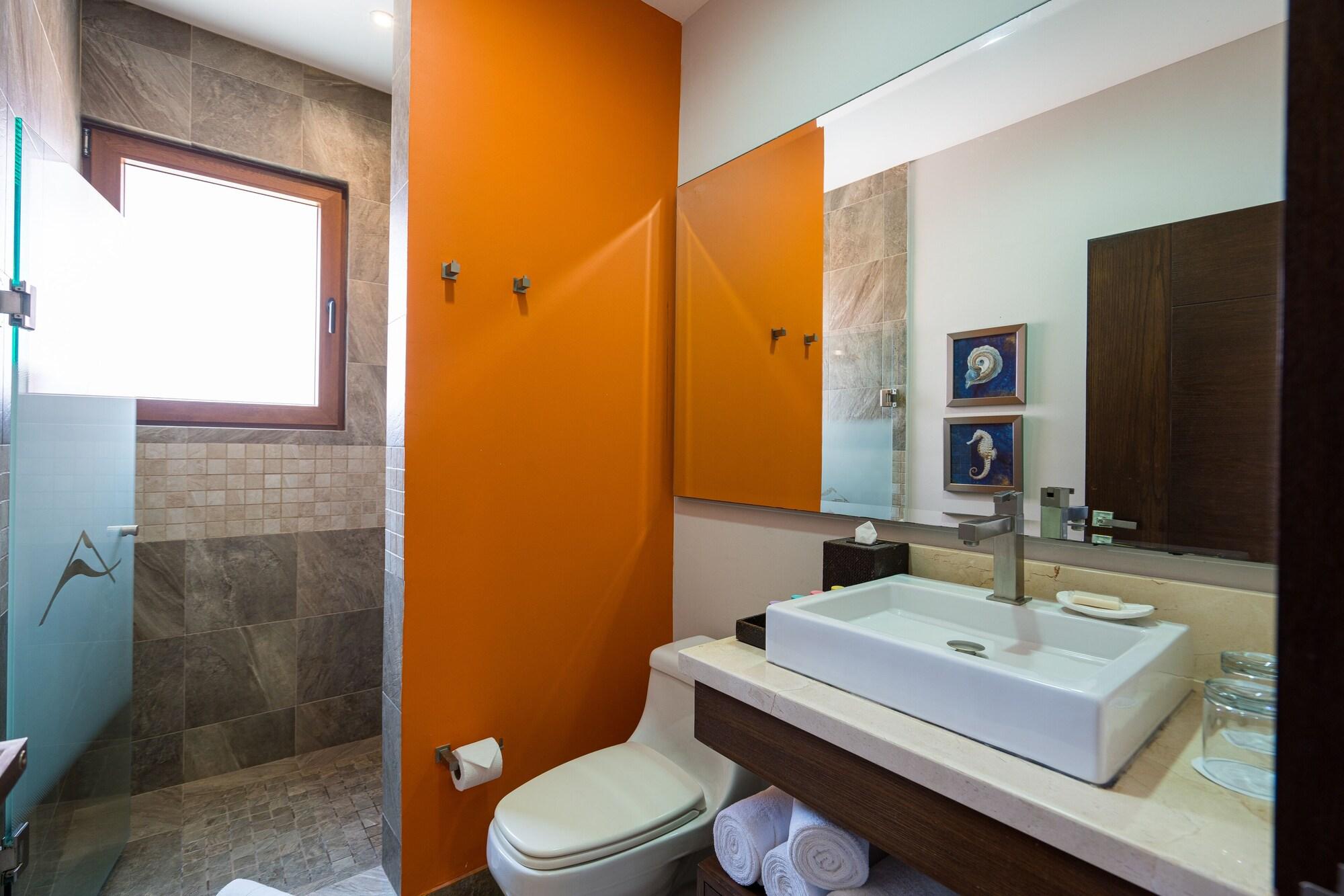 جناح ركني بسريرين بإطلالة جزئية على البحر، Resorts By Pinnacle 220 3/4