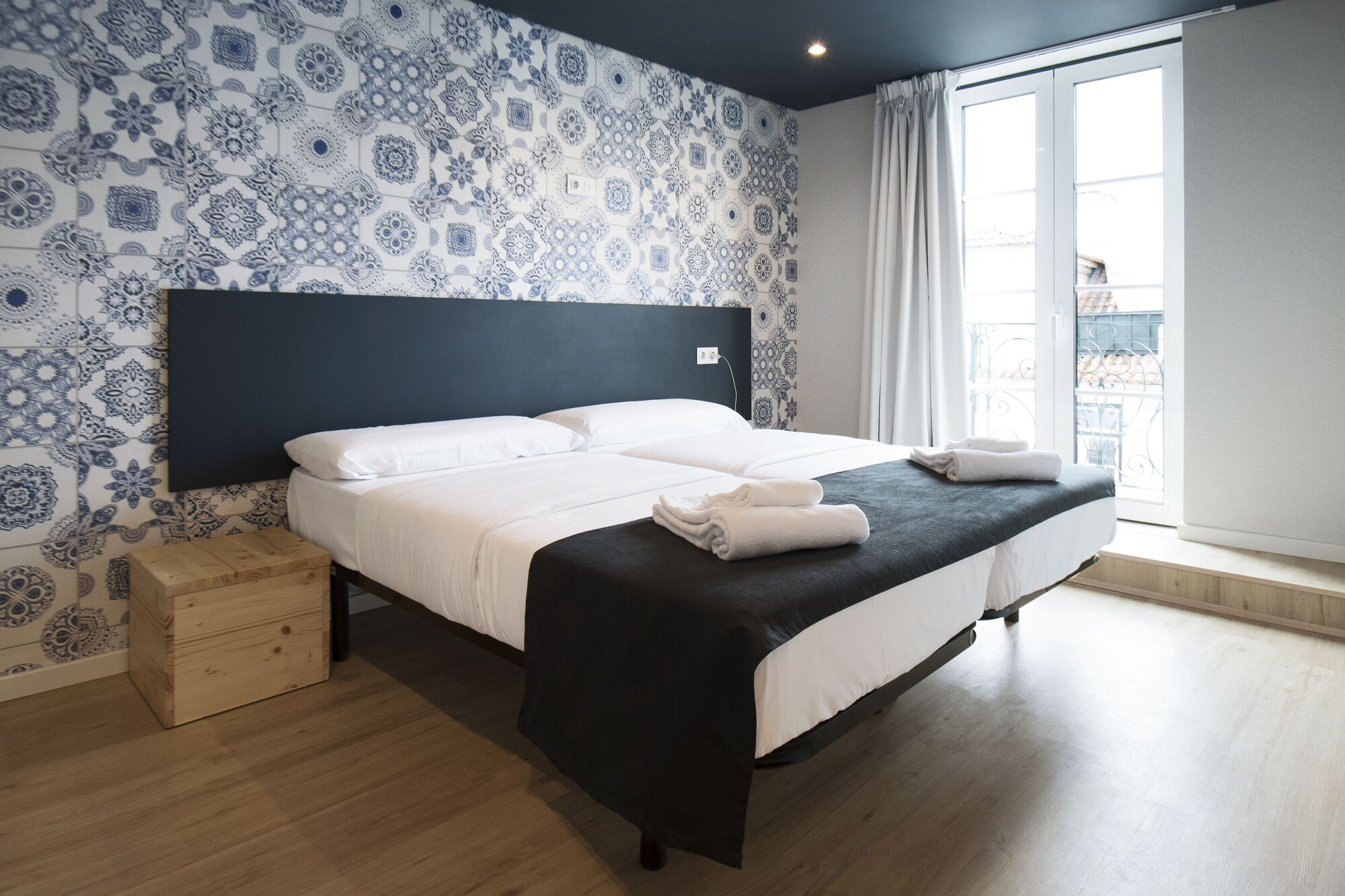 SUPERIOR, TWIN BEDS