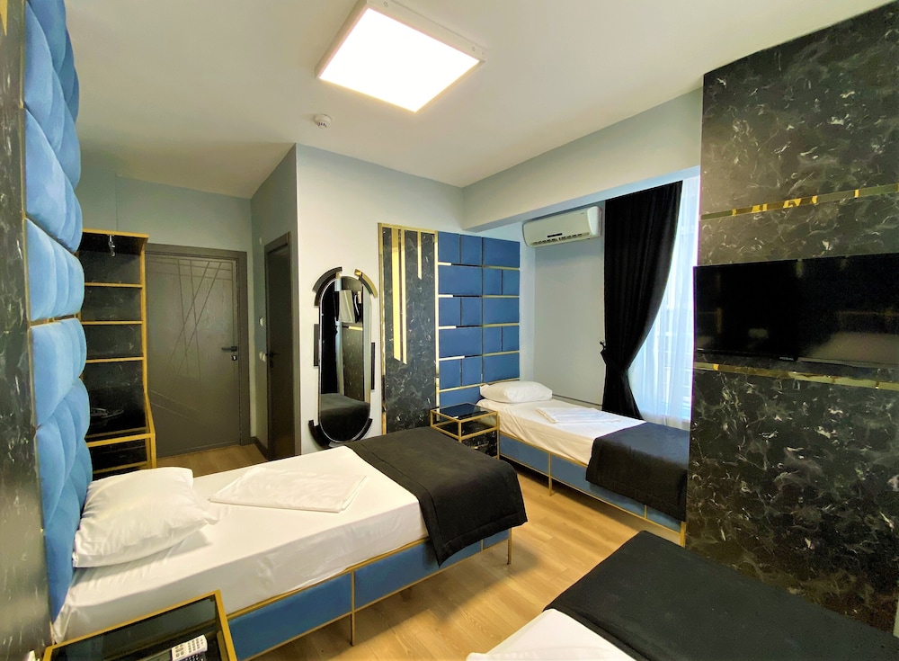 Orange Airport Hotel 16/45