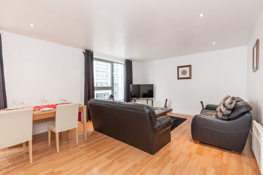 Stylish Apartment 8/16