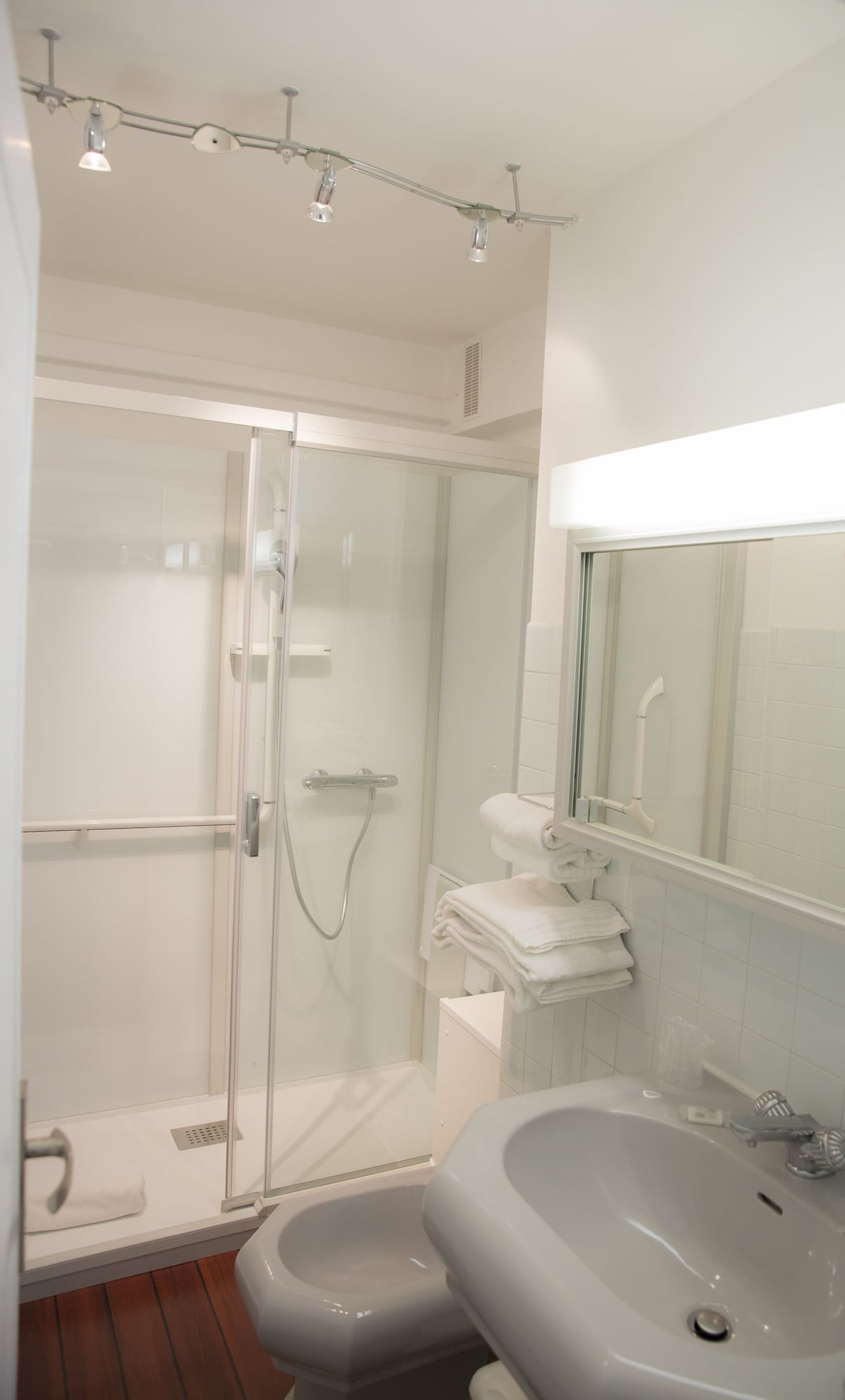 Room, Triple, 1 Double and 1 Single Bed, Garden View, Terrace