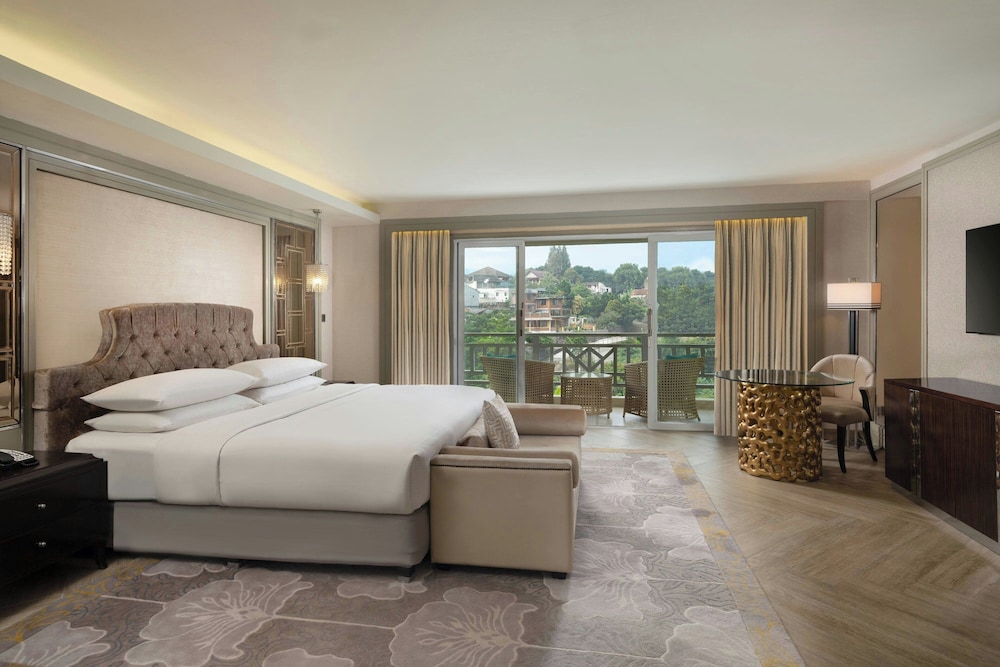 PRESIDENTIAL, SUITE, KING BED, BALCONY