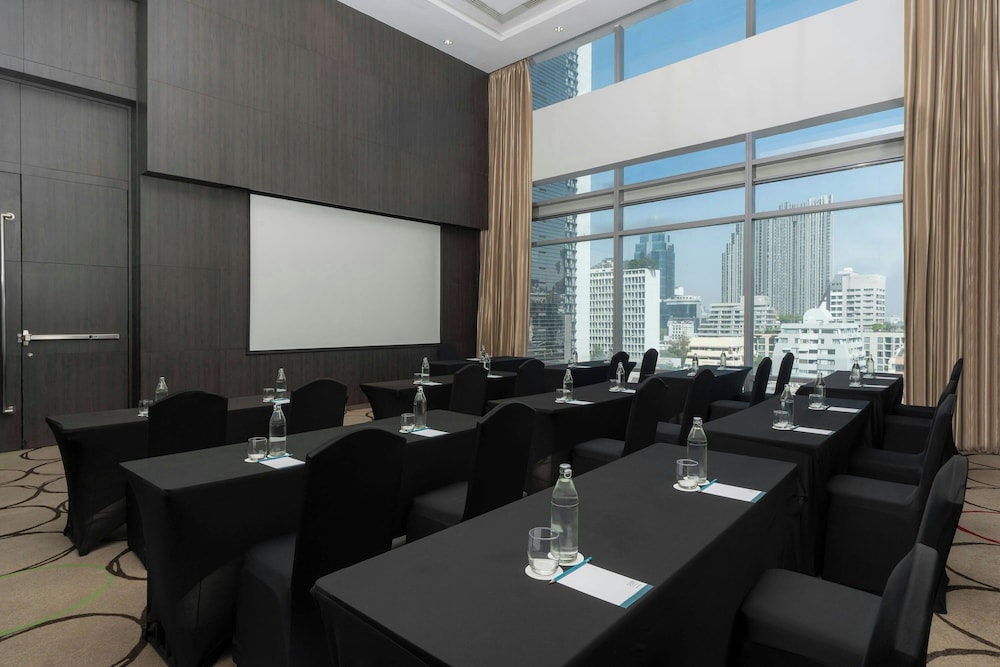 Four Points by Sheraton Ploenchit Bangkok 43/56