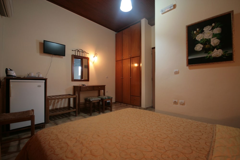 Helena Hotel 35/50